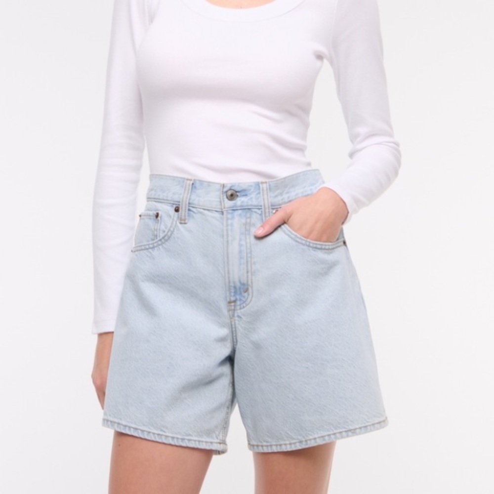 Abercrombie & Fitch High Rise Loose Short - Light Wash Denim NWT
